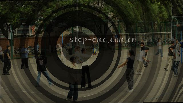 电话接通，听见她的声音掉进夜色里。